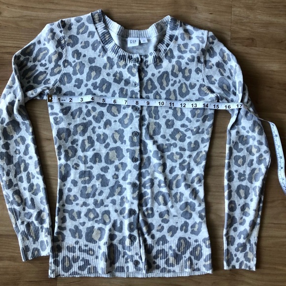 Gap button up leopard print cardigan, size XS - Picture 5 of 6